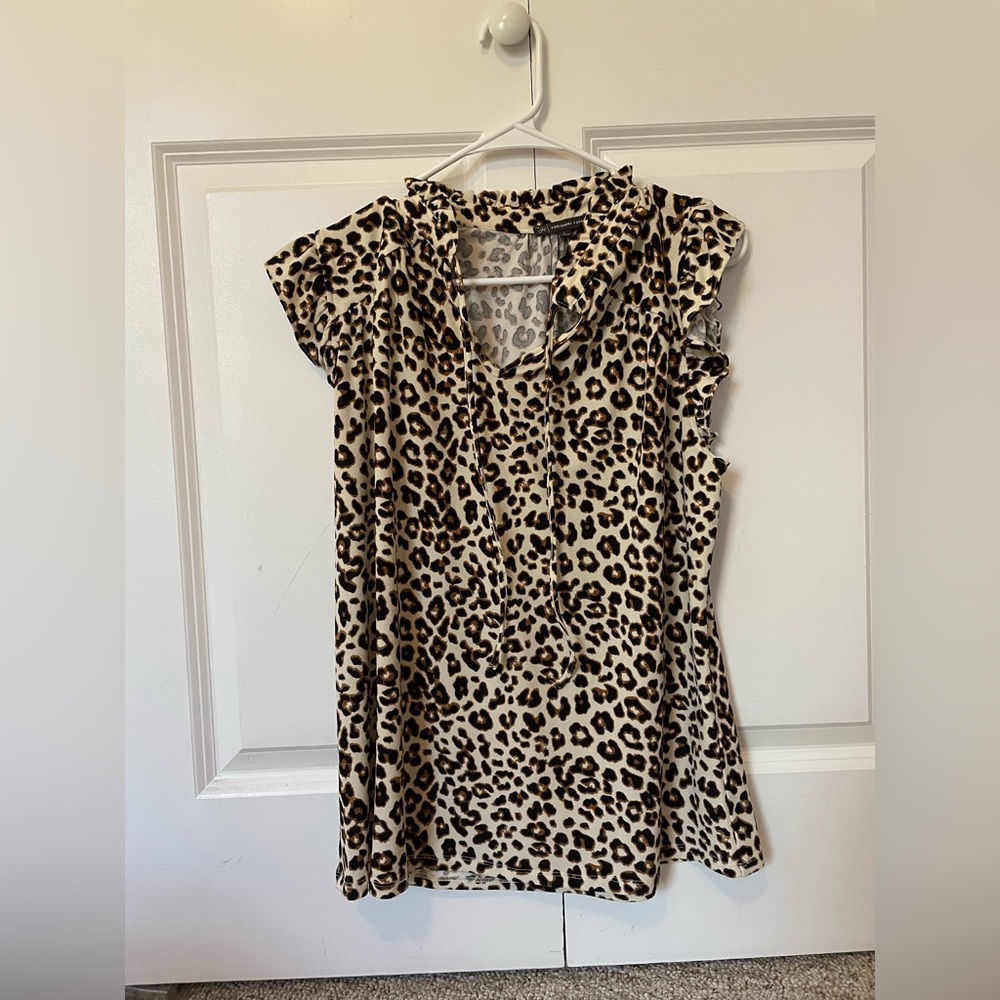 Women’s Size large Adrianna Papell Blouse Cheeta Print